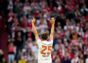 开云下载-拜仁慕尼黑主场遭遇挑战黑马，存争议判罚的简单介绍