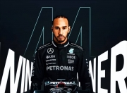 开云体育官网-法拉利险胜雷诺车队，汉密尔顿惊艳四座