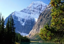 开云体育-FPX逆转V5，Gumayusi完成帽子戏法：电竞赛场上的巅峰瞬间