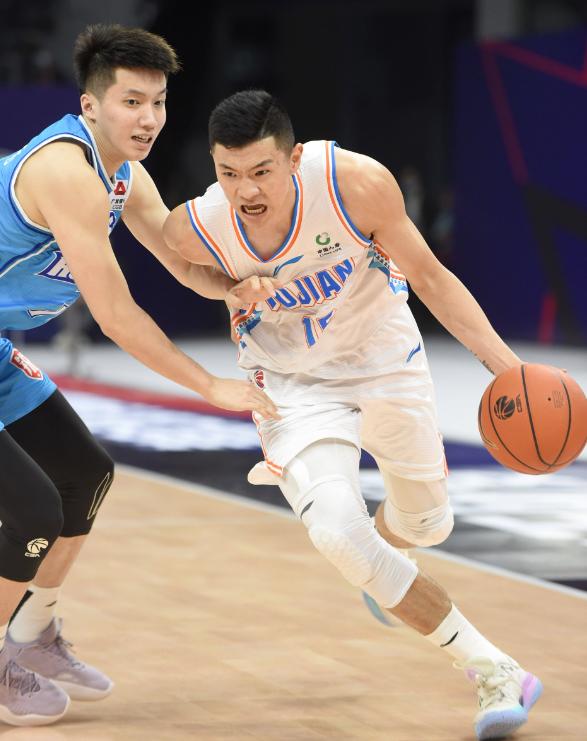 关于无畏挑战：球队面对强劲对手准备迎战的信息