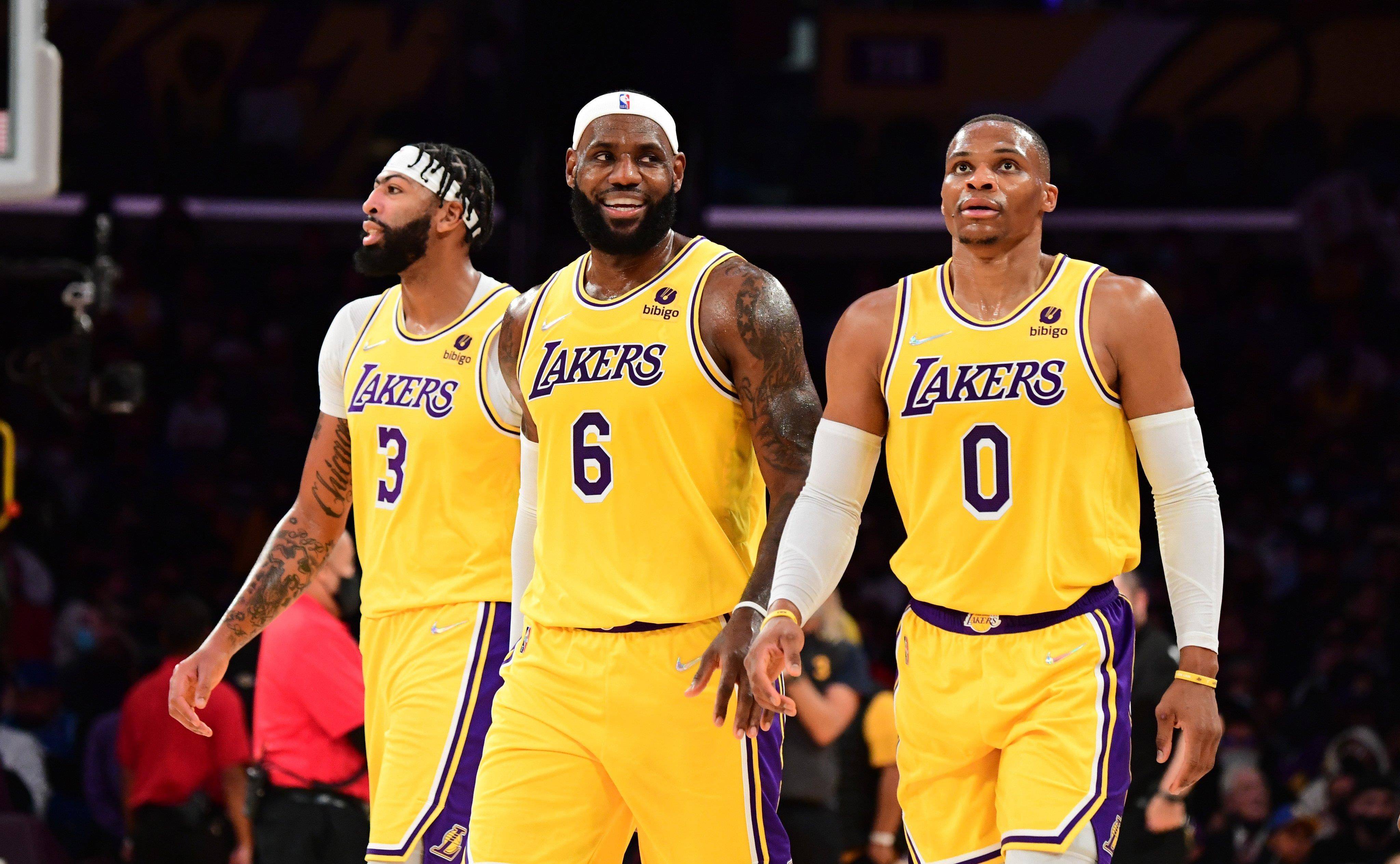 路威领衔球星阵容，国内巡回赛掀起篮球热潮的简单介绍