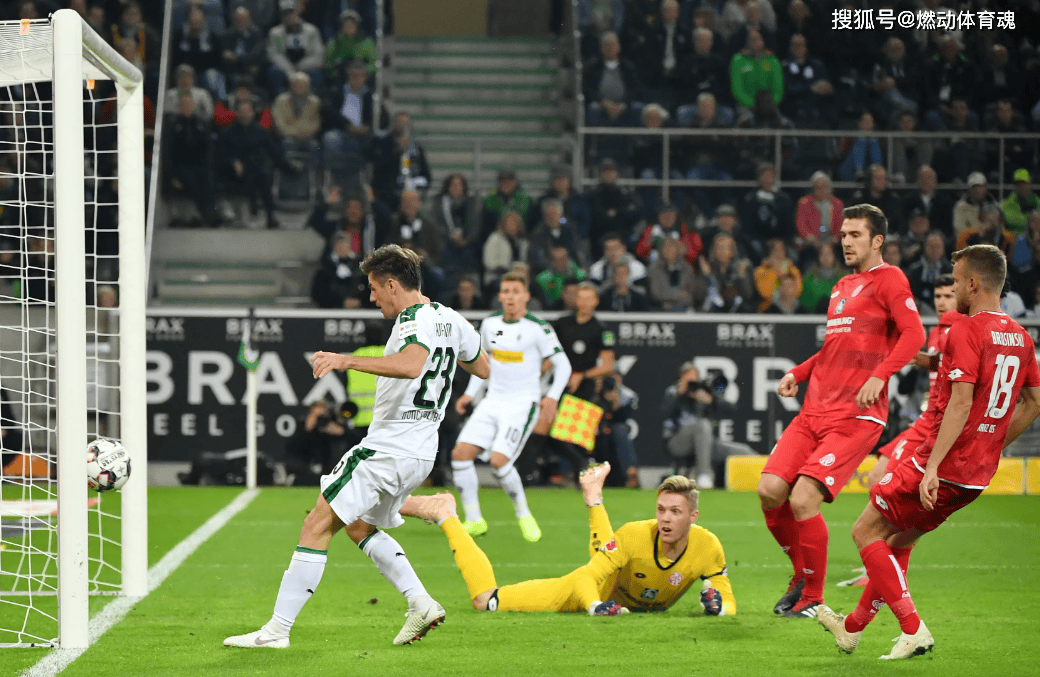 集体进攻，门兴格拉德巴赫连胜达四场的简单介绍