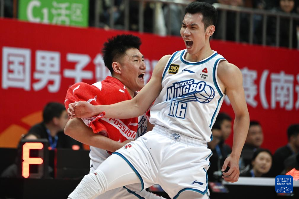 中国篮球超级联赛冠军之争激烈进行
