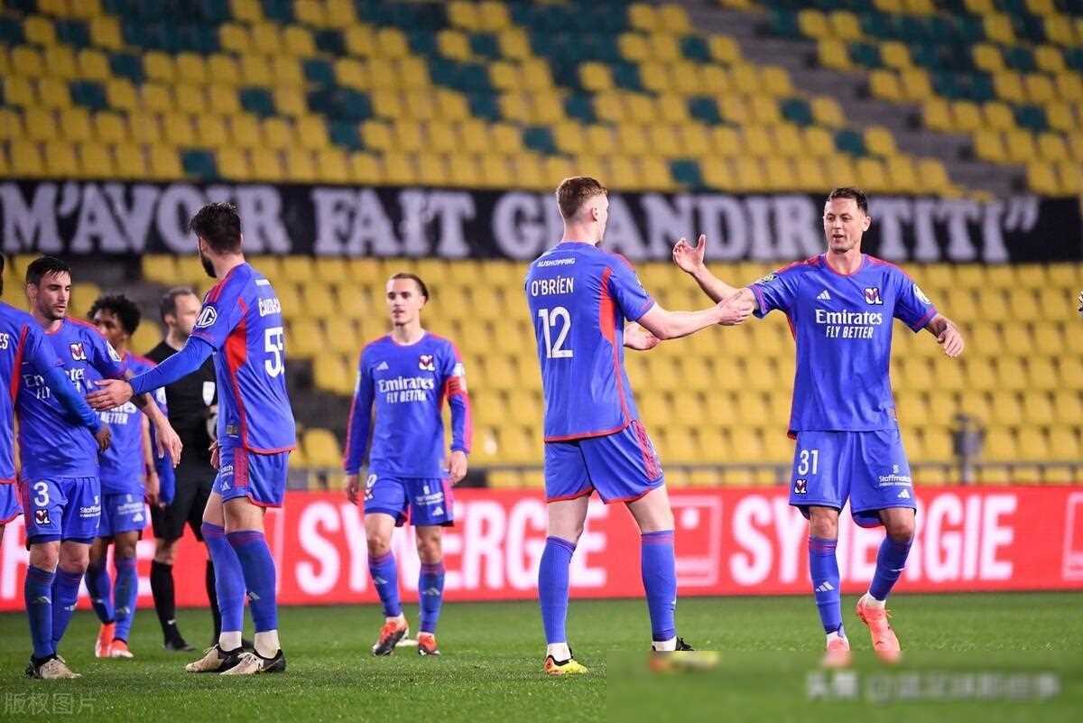 关于里昂球队轻松击败斯特拉斯堡，继续领跑积分榜的信息