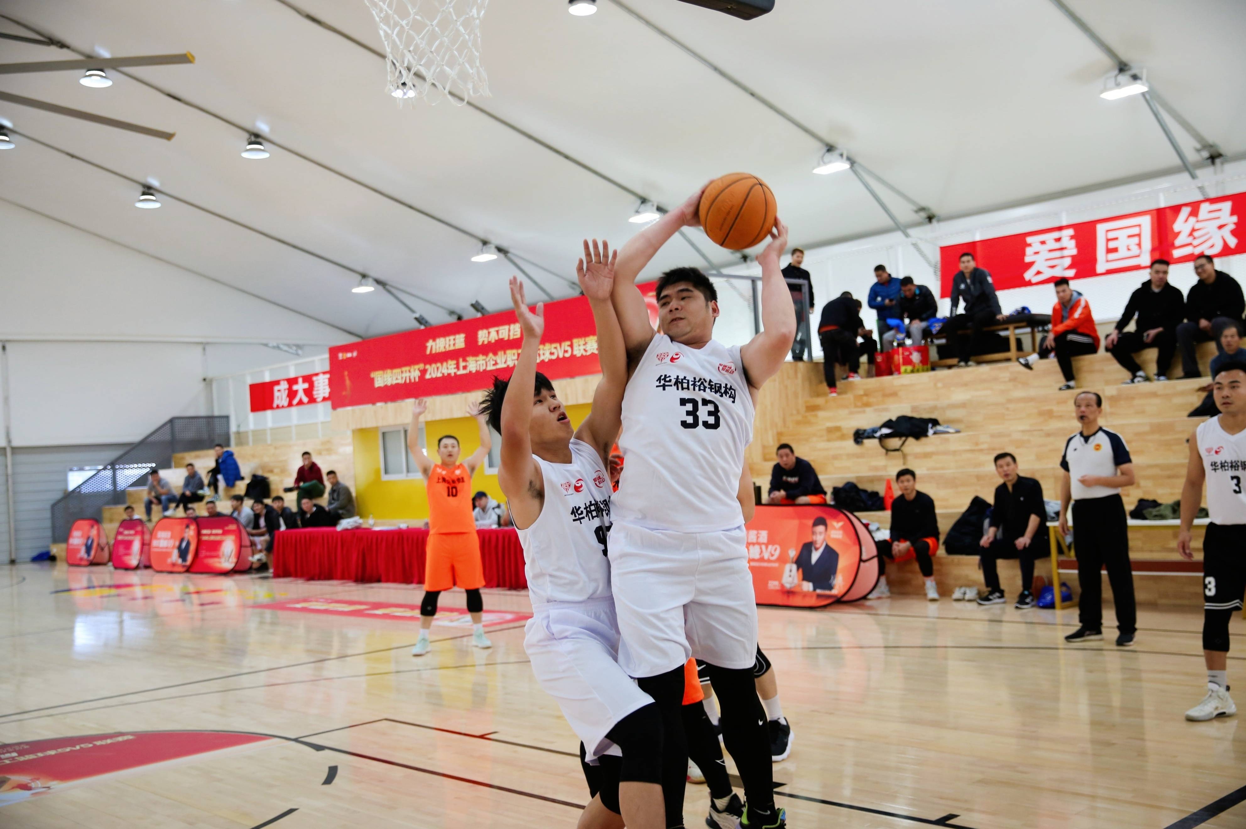 篮球联赛全面复赛，观众热情不减的简单介绍