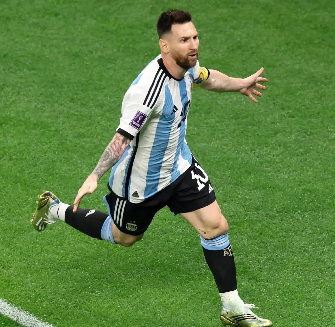 巴塞罗那梅西助攻破门，赢得比赛