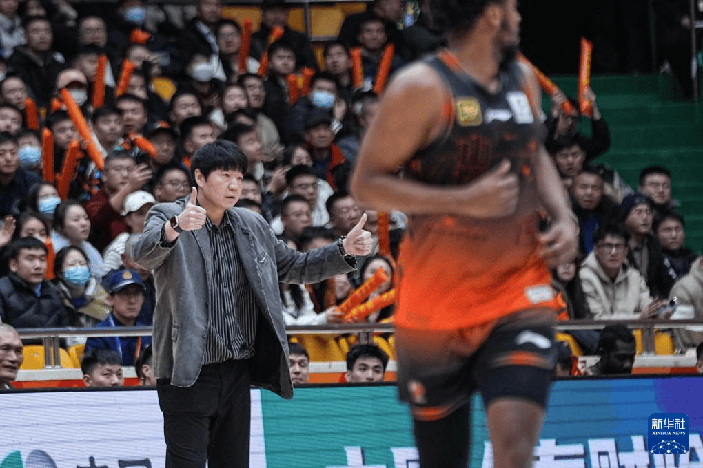 河北队主场战胜山东男篮,豪取大胜 河北队主场战胜山东男篮,豪取大胜