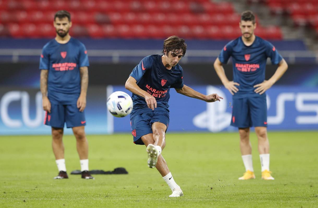 塞维利亚中场发挥出色，球队士气高涨的简单介绍