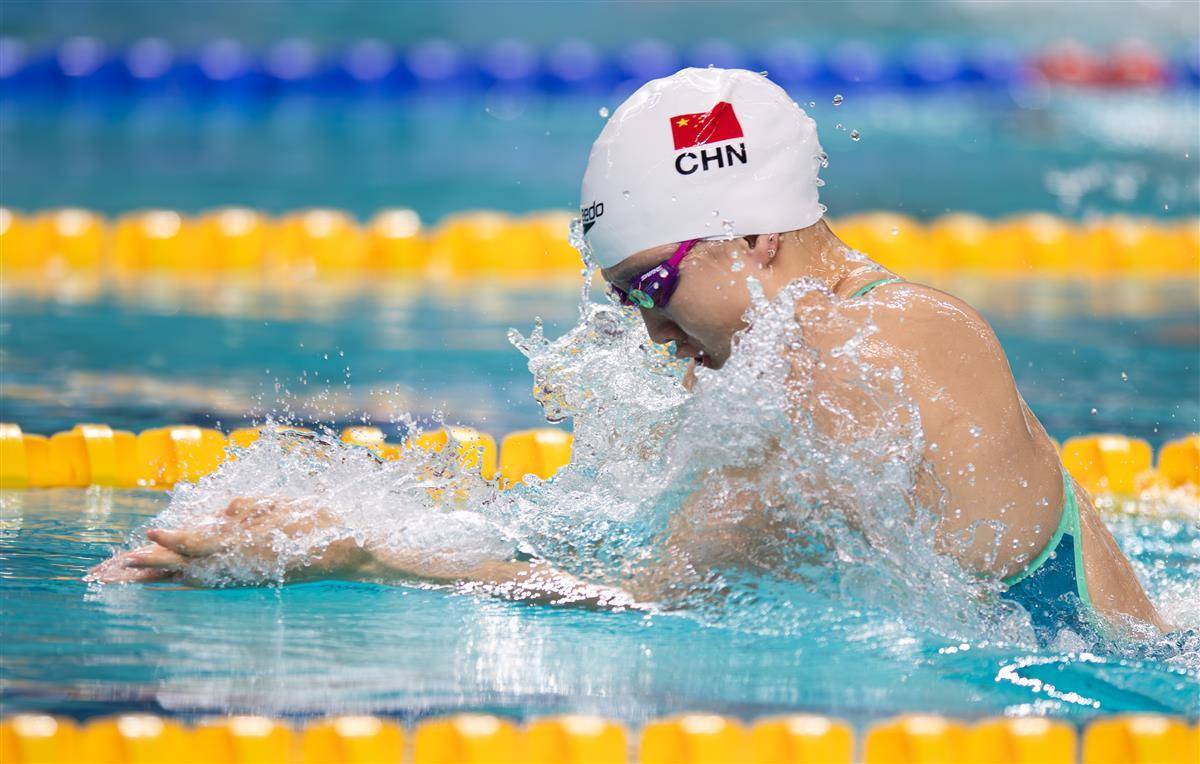 欧洲选手表现亮眼!游泳比赛场上竞争激烈 欧洲选手表现亮眼!游泳比赛场上竞争激烈