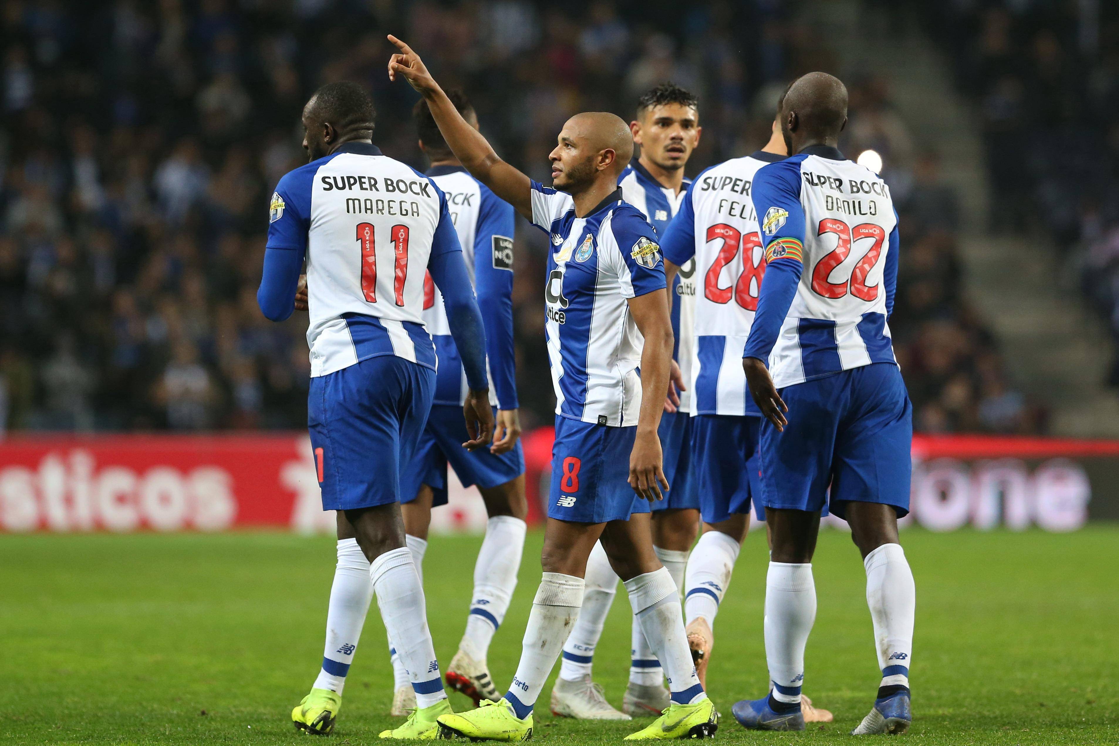 包含葡萄牙篮球联赛冠军战纷争步入高潮的词条