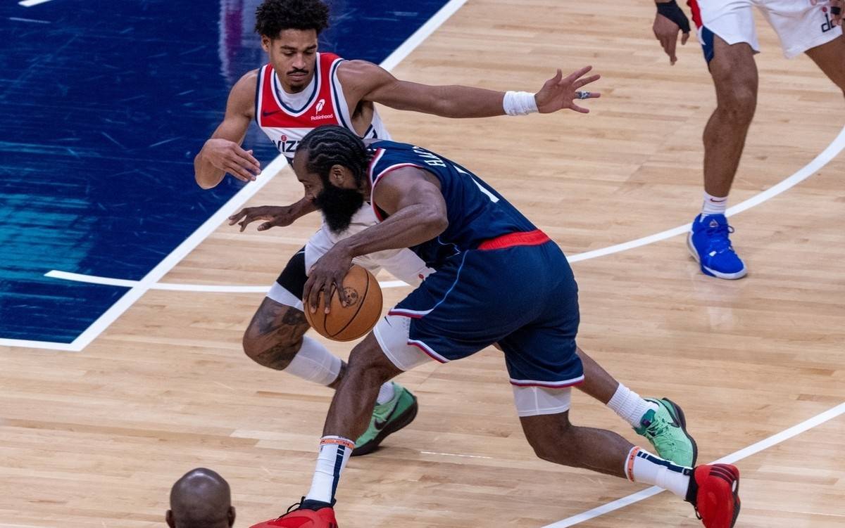 火箭大胜奇才,哈登三节轰下分 火箭大胜奇才,哈登三节轰下分