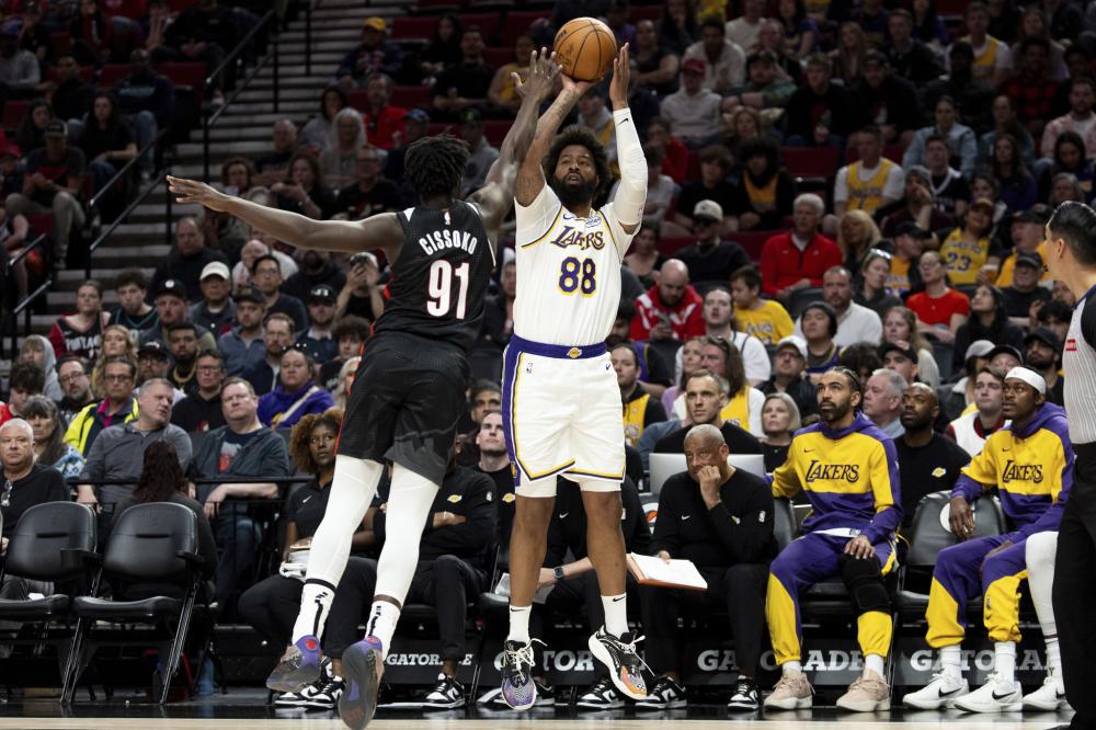 关于公牛客场不敌开拓者，遭遇连败的信息