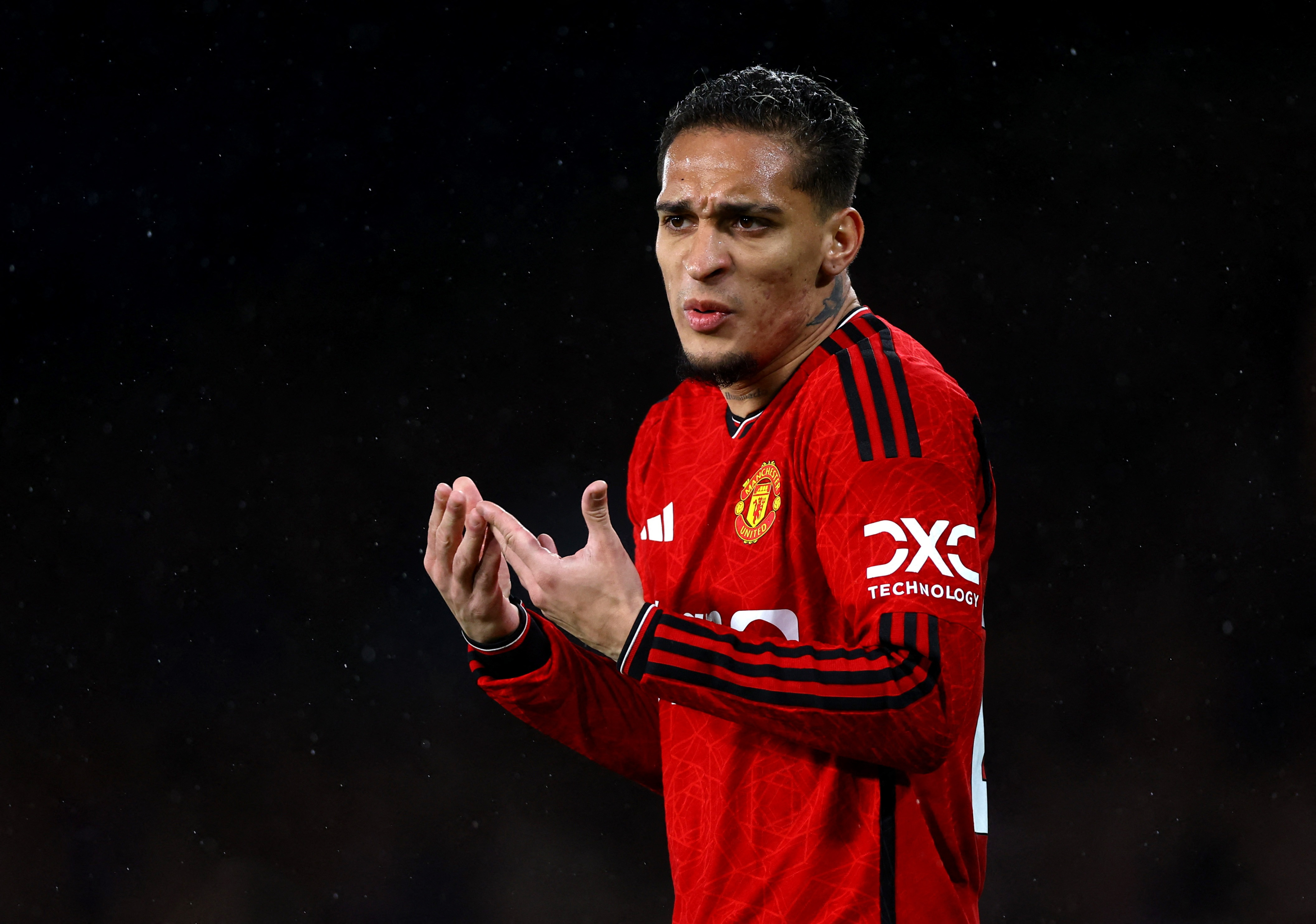 曼联表现不佳战平，让球迷失望