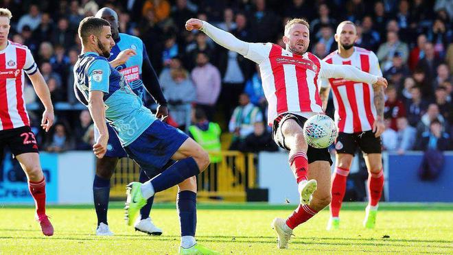 精心备战的足球队伍展现顶尖实力，迎战强劲对手的简单介绍