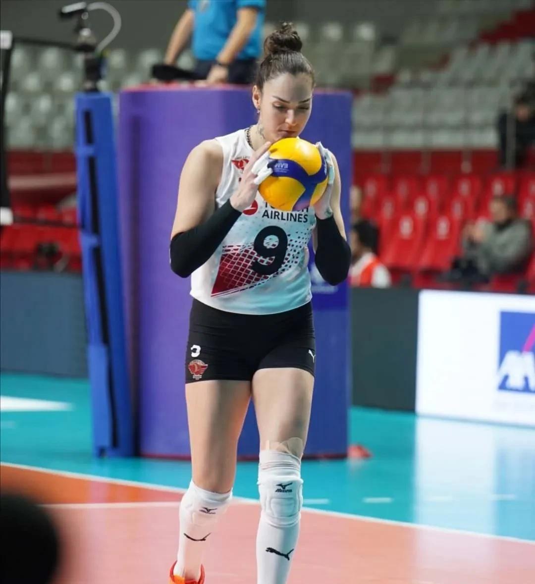 土耳其队在激烈对战中胜出，晋级淘汰赛