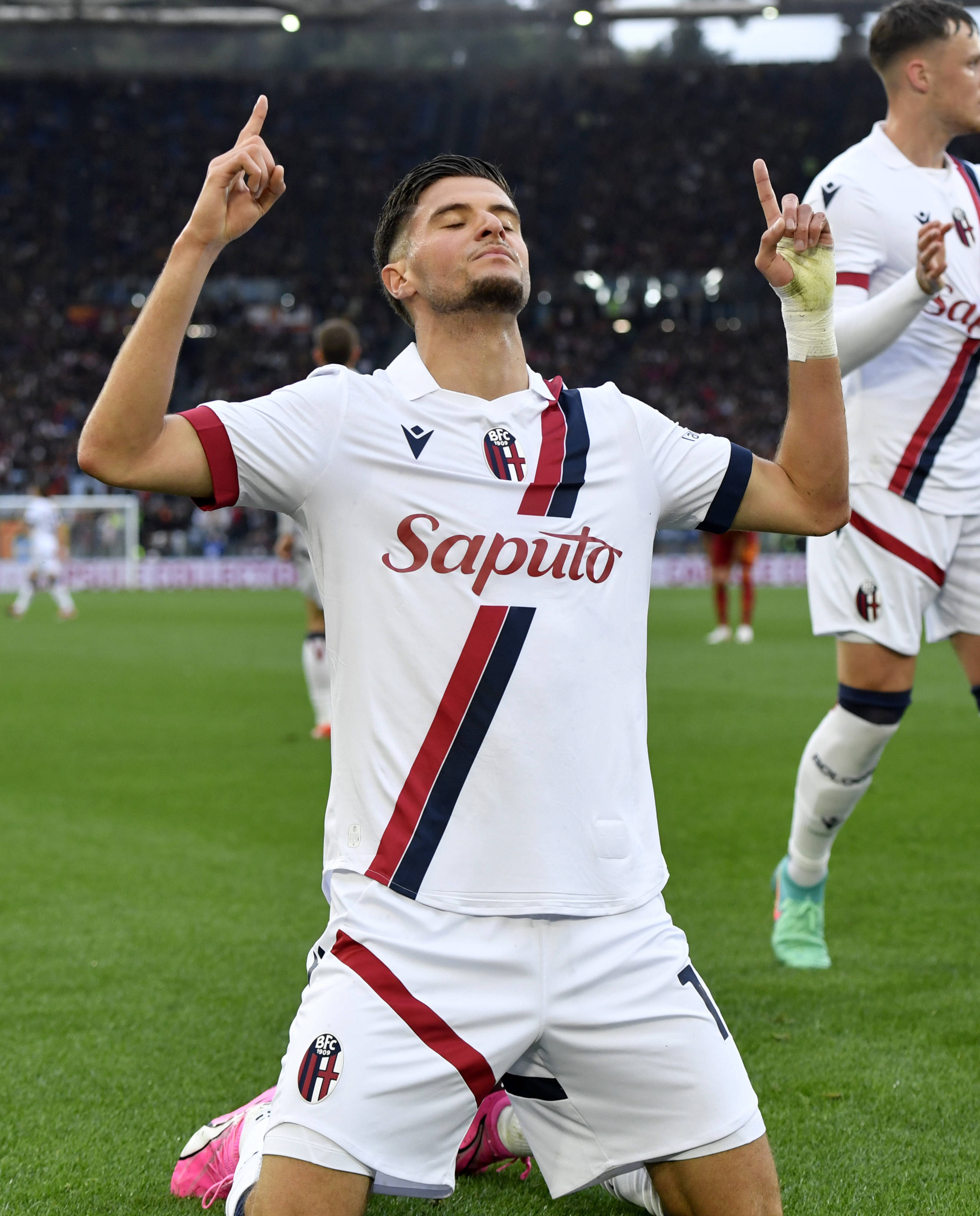 罗马尼亚队迎来历史性时刻的简单介绍 罗马尼亚队迎来历史性时刻的简单介绍