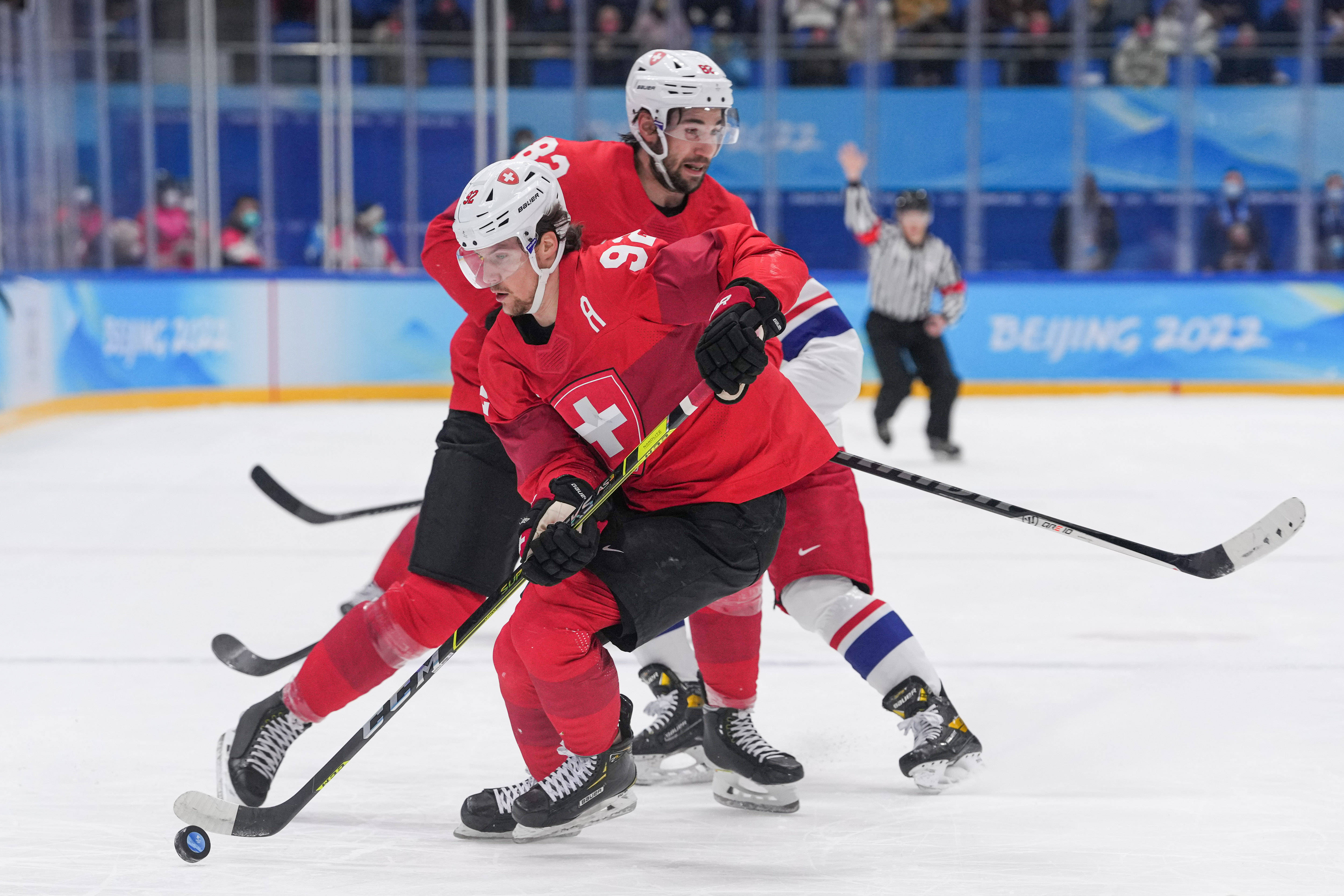 包含瑞士逆转捷克，取得宝贵三分的词条