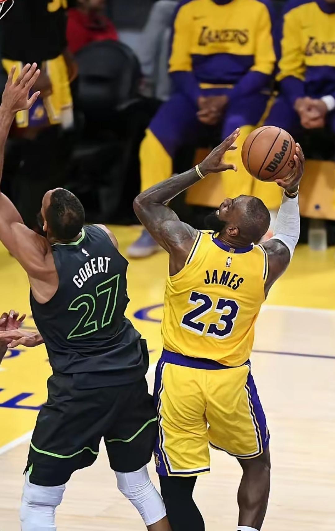 詹姆斯在纽约的比赛中续约