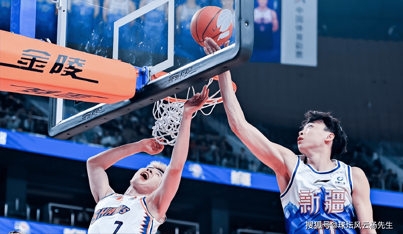 上海男篮在比赛中表现出色,赢下比赛胜局 上海男篮在比赛中表现出色,赢下比赛胜局