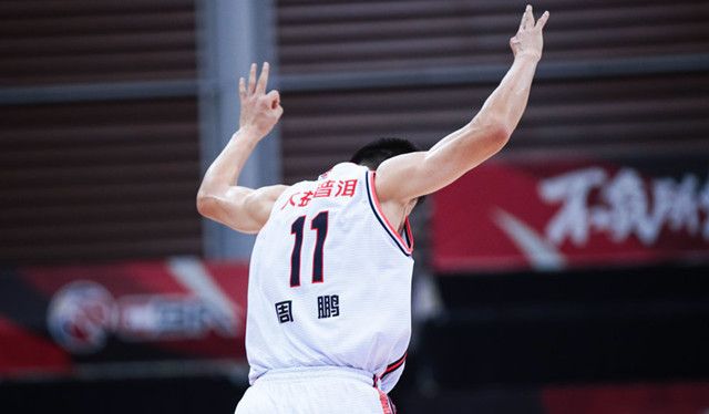 包含队长关键时刻站出，助球队获得胜利的词条