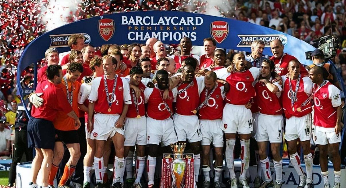 拉科鲁尼亚主场大捷，领跑积分榜