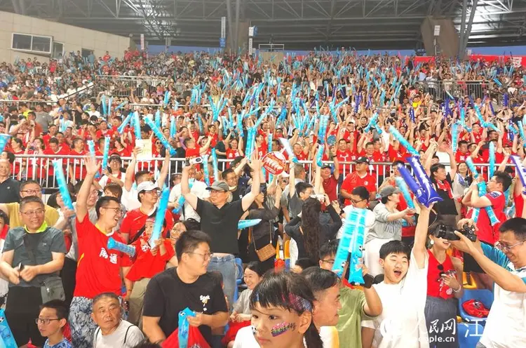 拉科鲁尼亚主场大捷，领跑积分榜