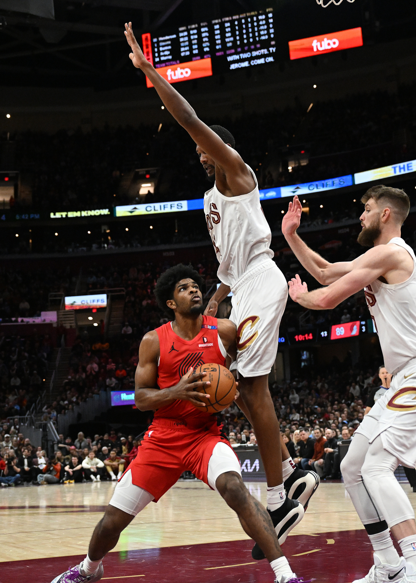 开拓者惊险击败骑士,豪取七连胜 开拓者惊险击败骑士,豪取七连胜