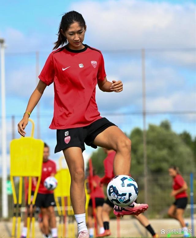 荷兰女足在国际比赛中完胜对手