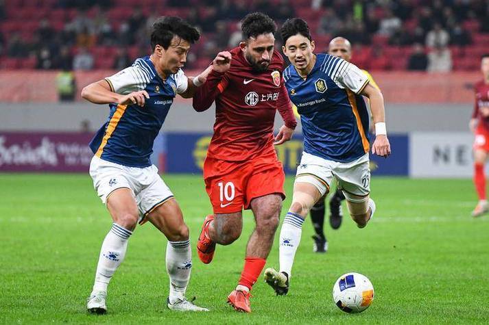 强强对话！两支顶级球队将在赛场上交锋！的简单介绍