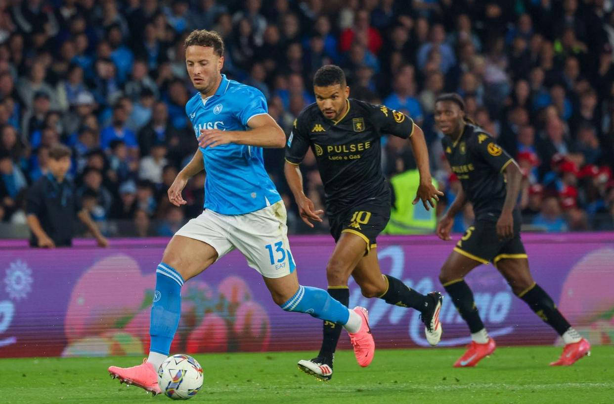 包含亚特兰大客场逆转取胜，球队表现出色士气高涨的词条