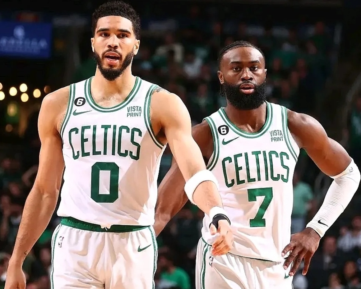 凯尔特人爆冷击败绿军,霍佛德发威 凯尔特人爆冷击败绿军,霍佛德发威