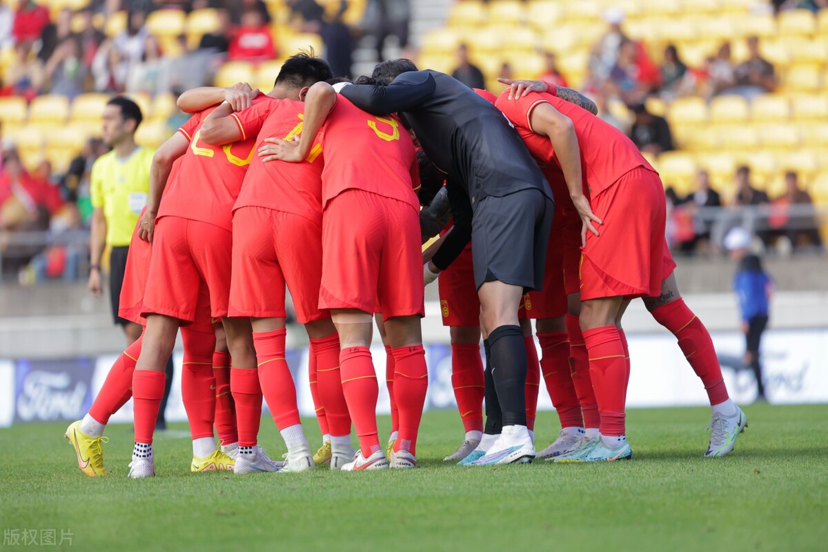 亚洲足球运动赛事精彩连连，球迷热情支持