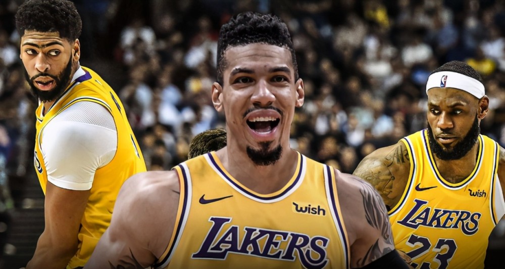 关于沃尔夫队成功签下外援，球队实力增强的信息