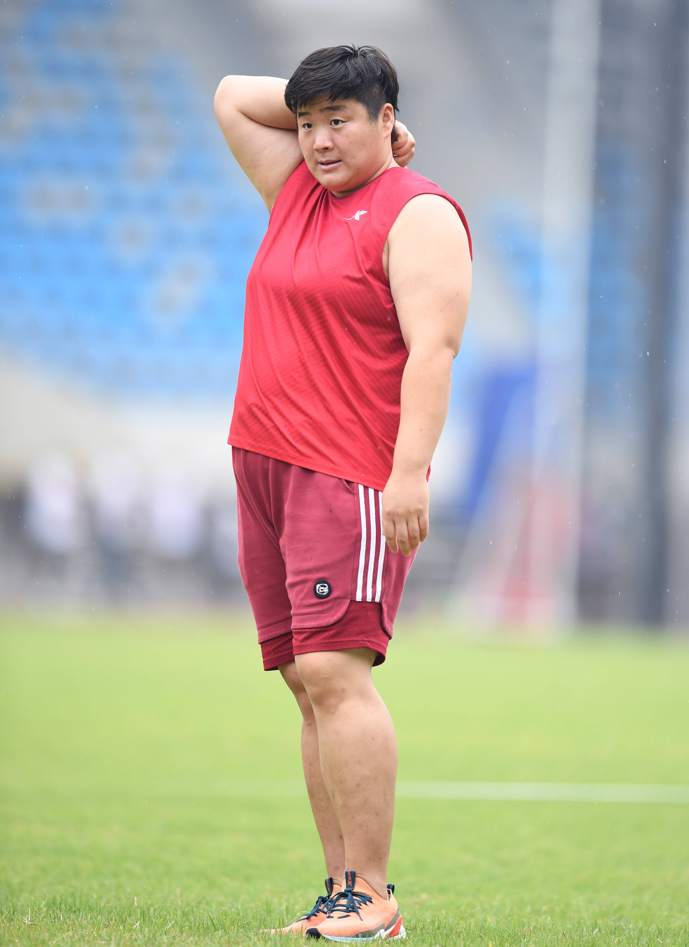 日本选手力压强手，夺得田径比赛金牌的简单介绍