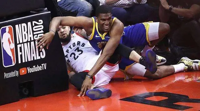 广东队翻盘浙江队，克莱扛起全队