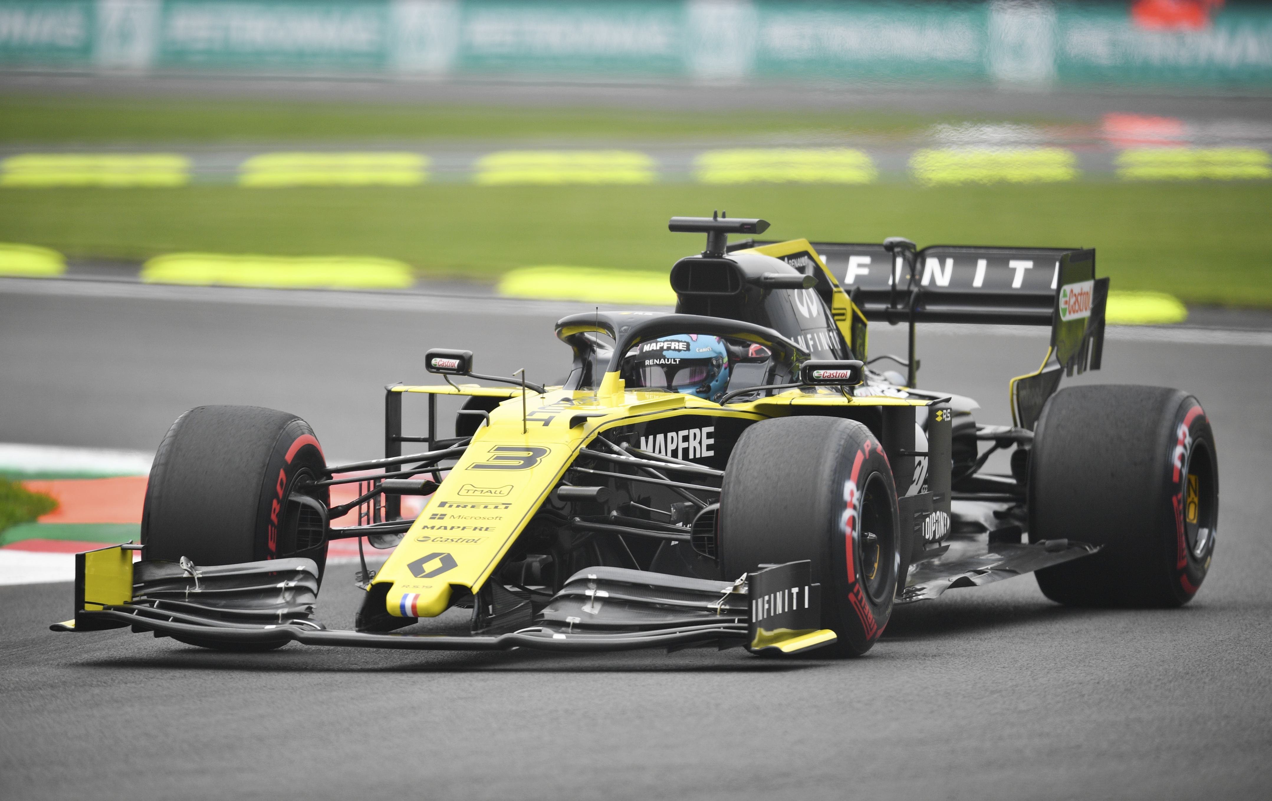 阿斯顿马丁险胜雷诺车队,维斯塔潘状态火热 阿斯顿马丁险胜雷诺车队,维斯塔潘状态火热